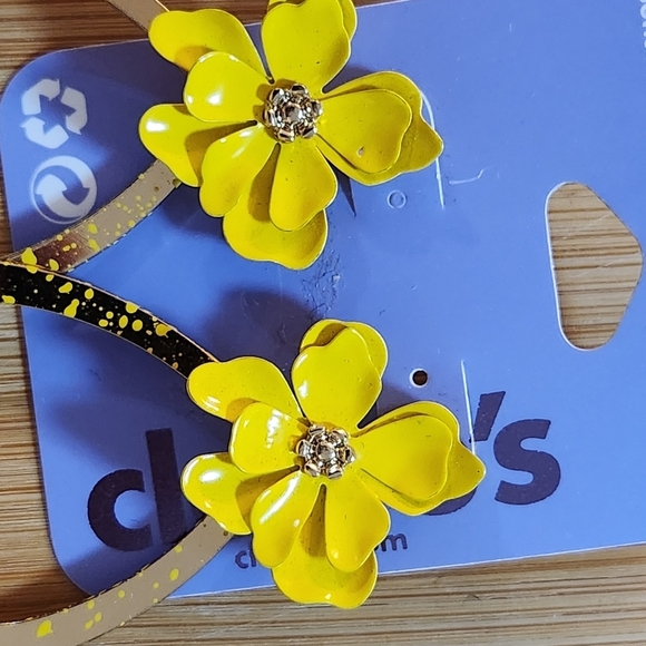Claire's Flower Pierced Earrings Yellow with Gold Speckled Hoop - Picture 3 of 6